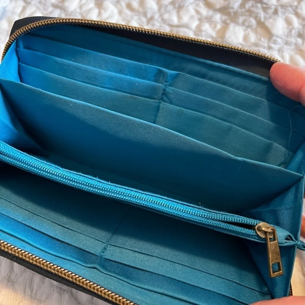 Travelon pretty wallet